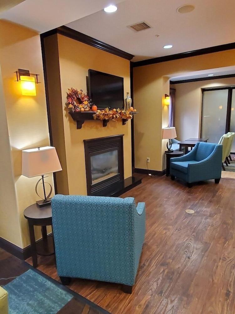 Hampton Inn Stow מראה חיצוני תמונה