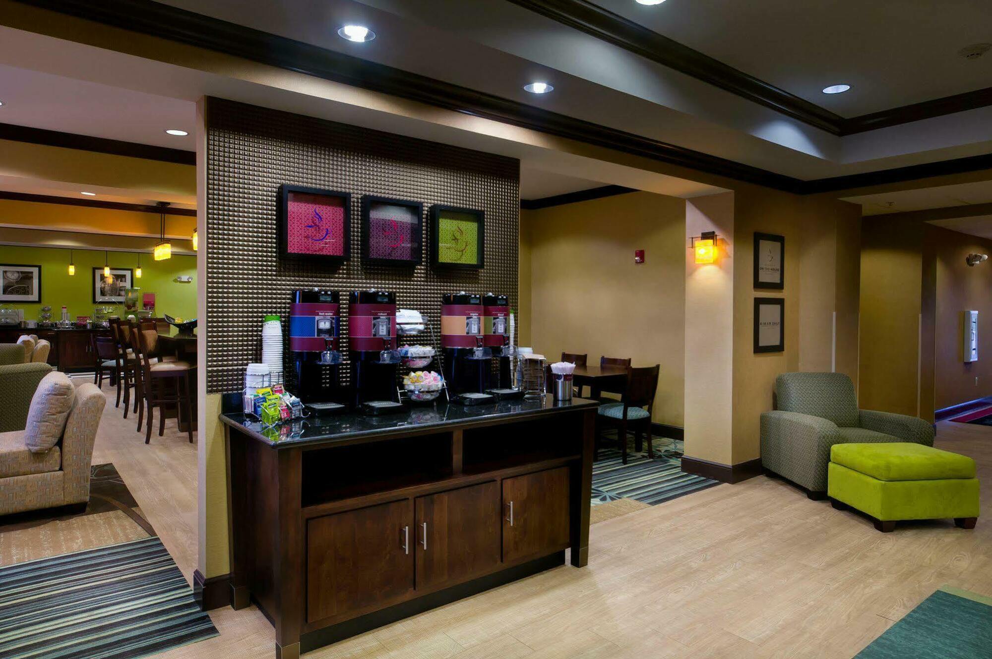 Hampton Inn Stow מראה חיצוני תמונה