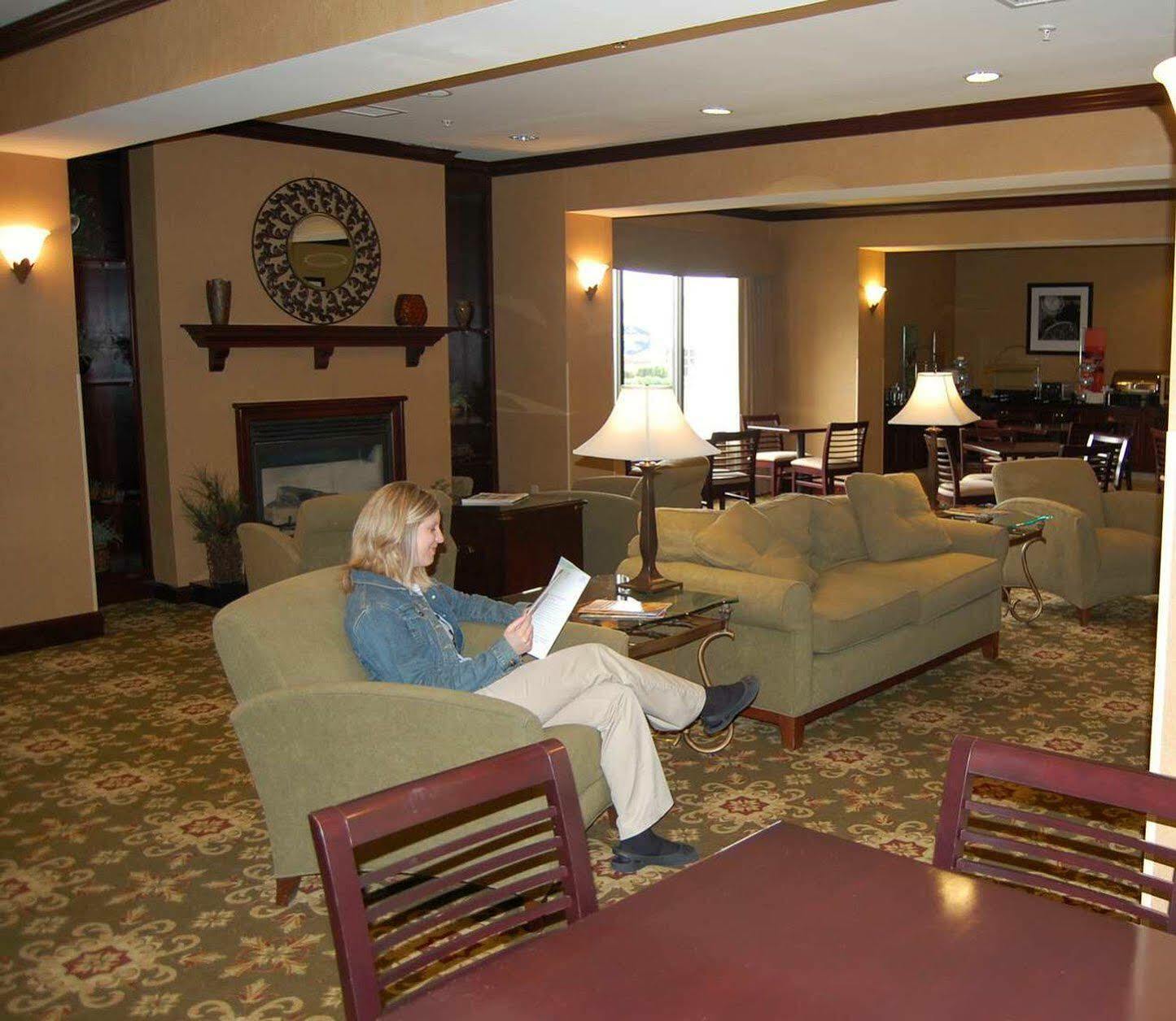Hampton Inn Stow מראה חיצוני תמונה